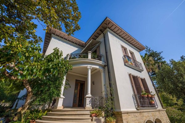 casa indipendente in vendita a Bordighera