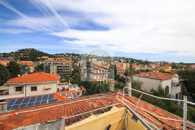 casa indipendente in vendita a Bordighera