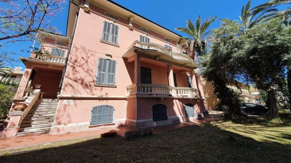 casa indipendente in vendita a Bordighera