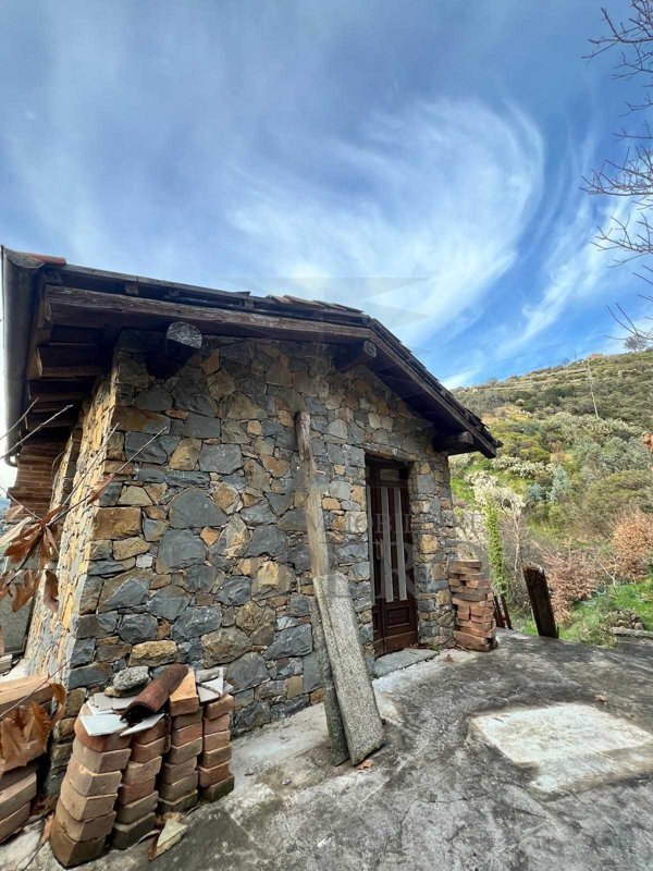 casa indipendente in vendita a Bordighera in zona Sasso