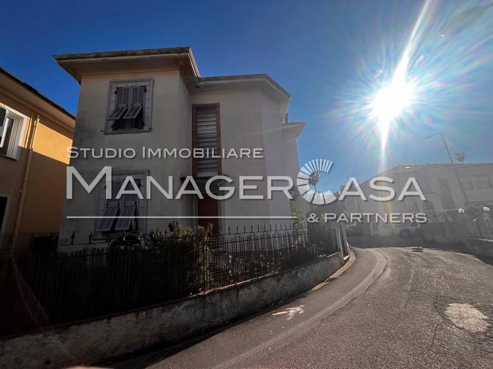 casa indipendente in vendita a Bordighera