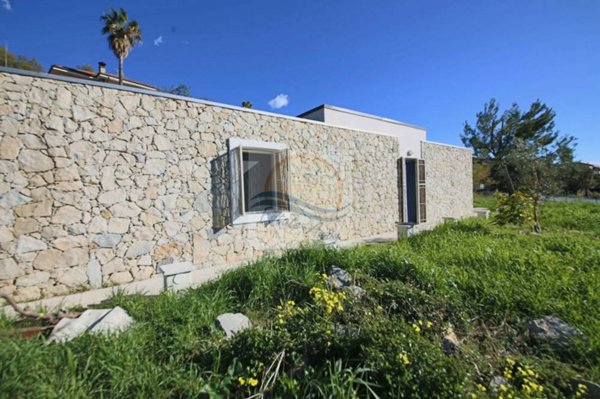 casa indipendente in vendita a Bordighera