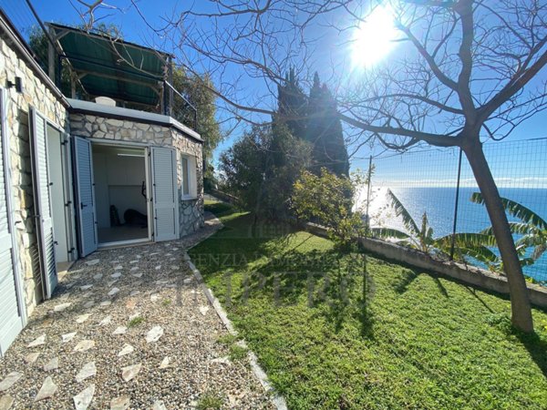 casa indipendente in vendita a Bordighera