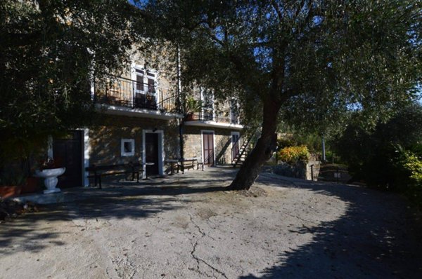 casa indipendente in vendita a Bordighera in zona Sasso