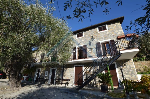 casa indipendente in vendita a Bordighera in zona Sasso