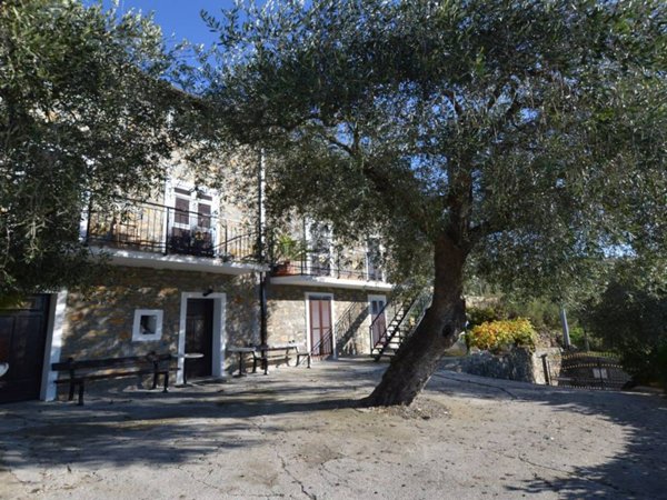 casa indipendente in vendita a Bordighera in zona Sasso