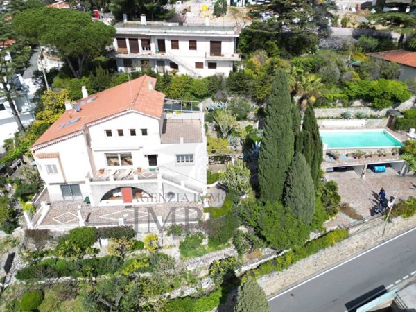 casa indipendente in vendita a Bordighera