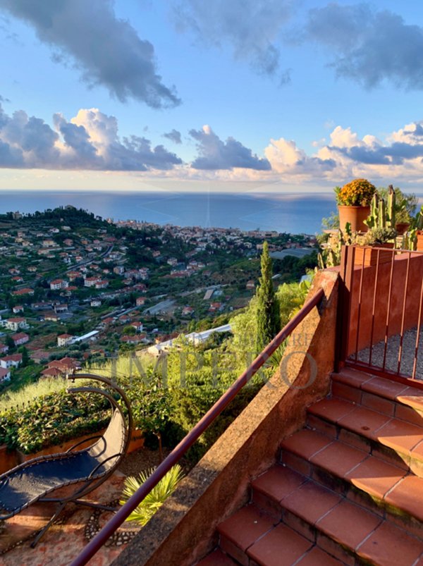 casa indipendente in vendita a Bordighera