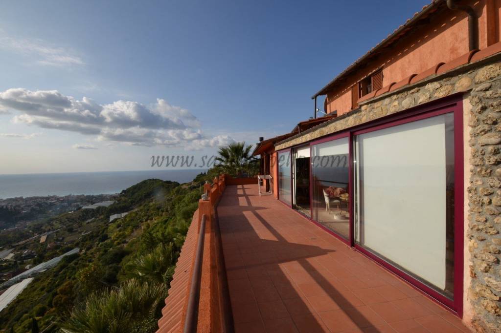 casa indipendente in vendita a Bordighera