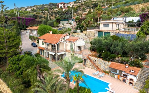 casa indipendente in vendita a Bordighera