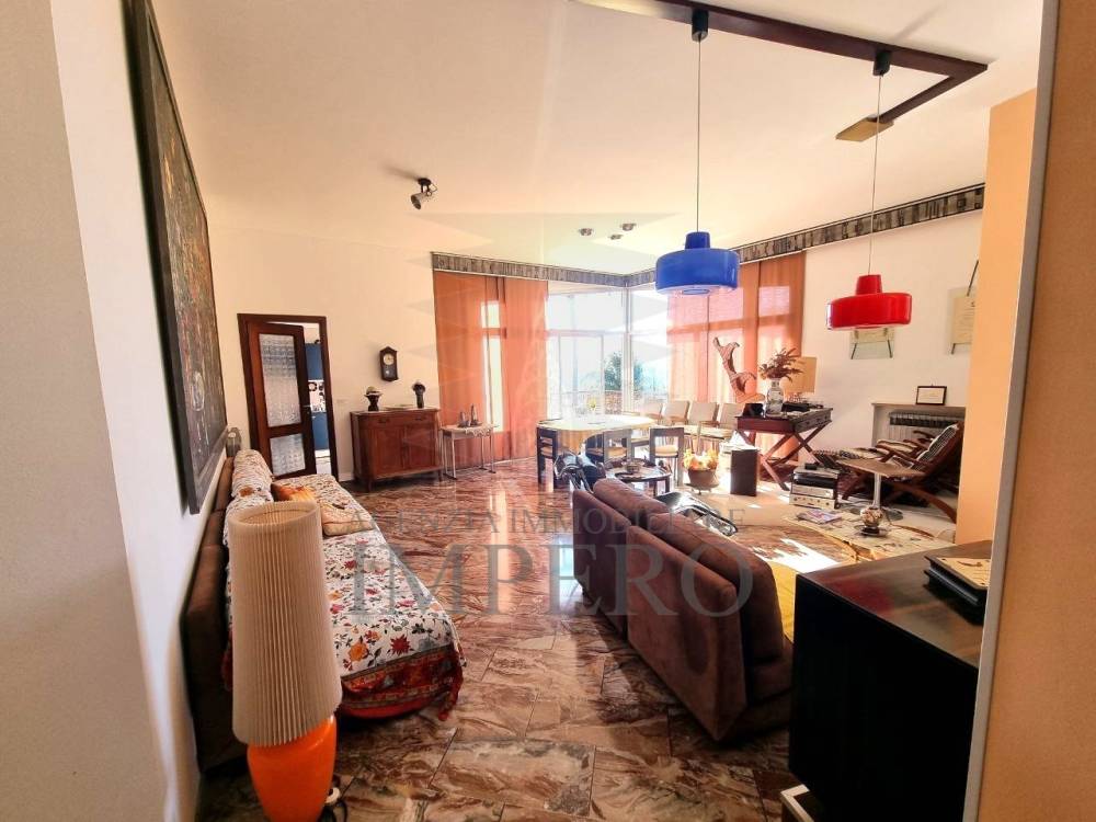 casa indipendente in vendita a Bordighera
