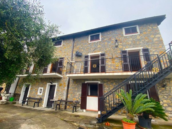 casa indipendente in vendita a Bordighera in zona Sasso