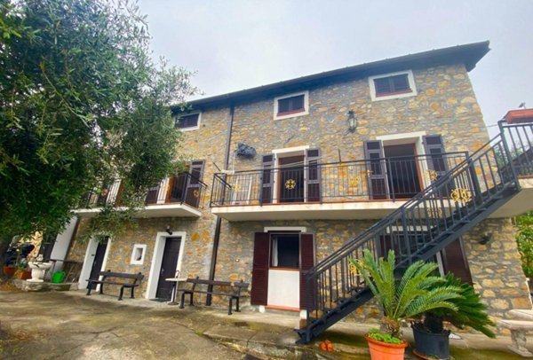 casa indipendente in vendita a Bordighera in zona Sasso