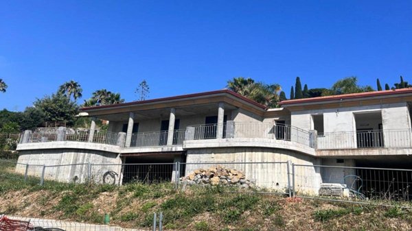 casa indipendente in vendita a Bordighera