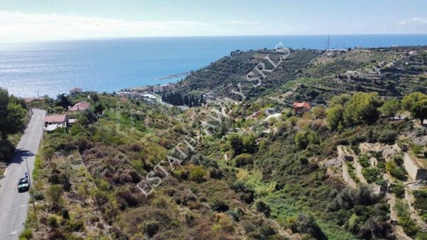 casa indipendente in vendita a Bordighera