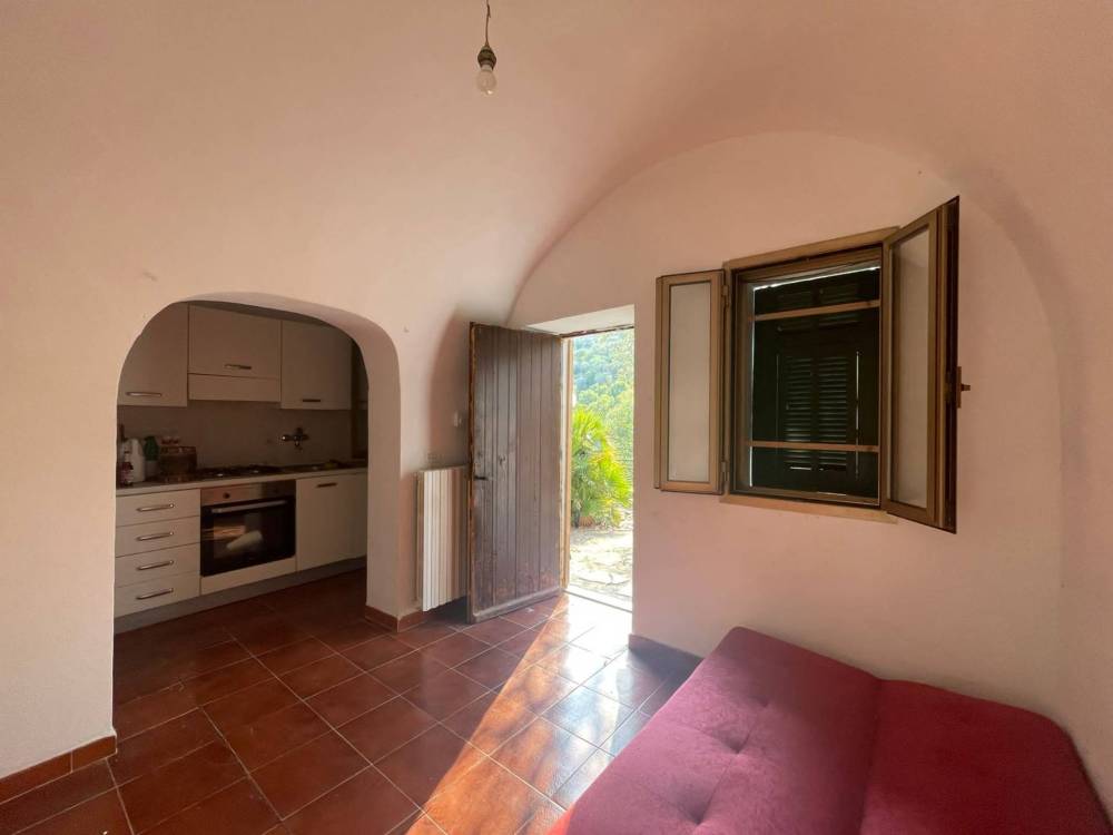 casa indipendente in vendita a Bordighera in zona Sasso