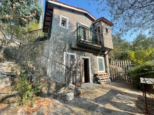 casa indipendente in vendita a Bordighera in zona Sasso