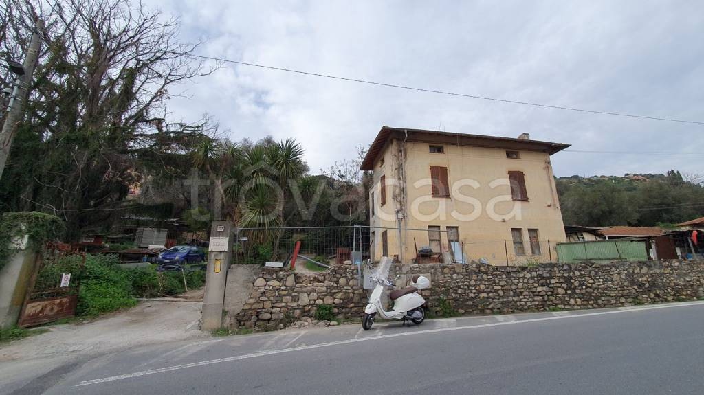 casa indipendente in vendita a Bordighera