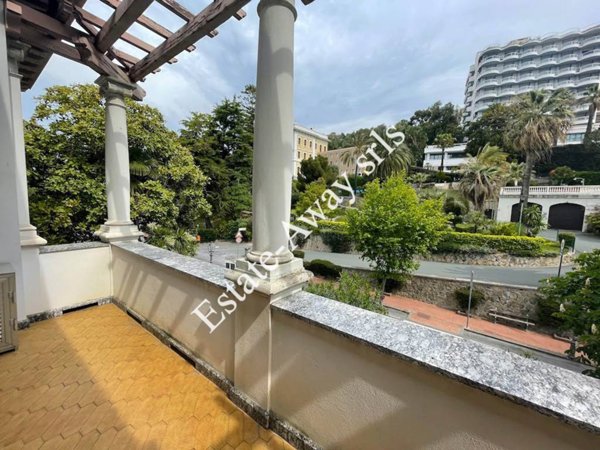 casa indipendente in vendita a Bordighera