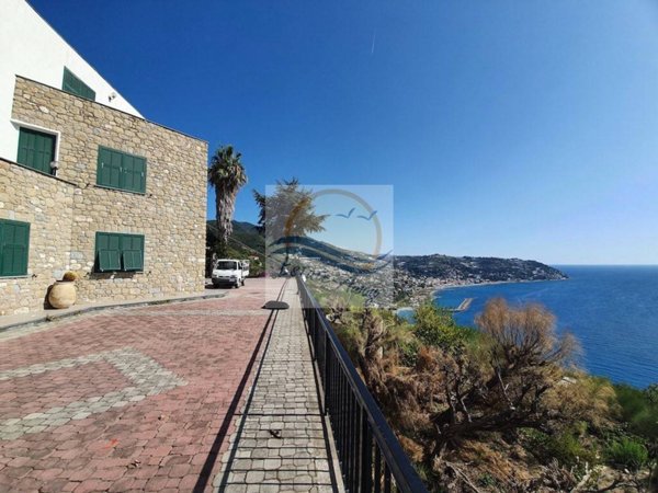 casa indipendente in vendita a Bordighera