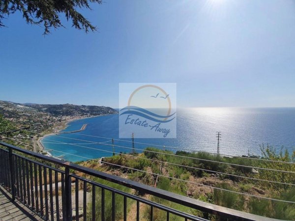 casa indipendente in vendita a Bordighera