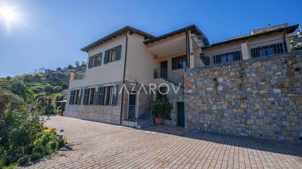 casa indipendente in vendita a Bordighera