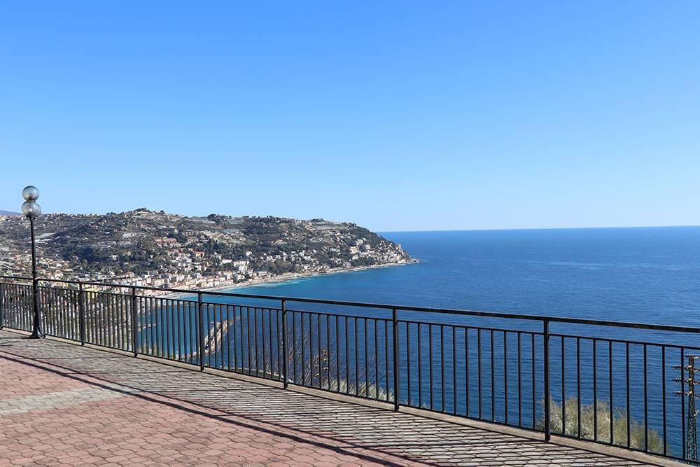 casa indipendente in vendita a Bordighera