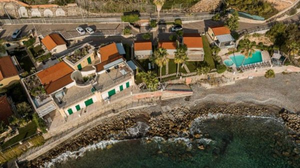 casa indipendente in vendita a Bordighera