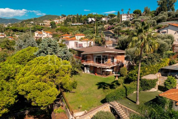casa indipendente in vendita a Bordighera