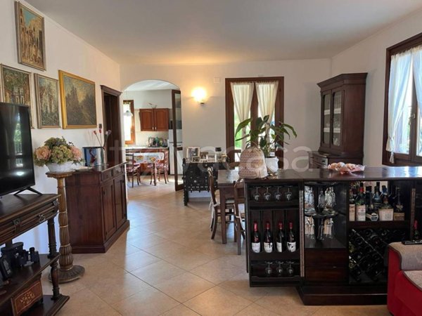 casa indipendente in vendita a Bordighera