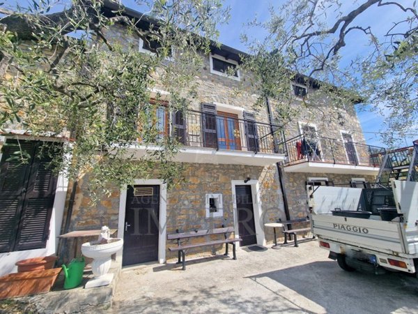 casa indipendente in vendita a Bordighera in zona Sasso