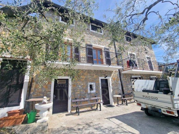 casa indipendente in vendita a Bordighera in zona Sasso