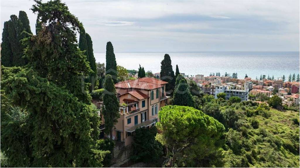 casa indipendente in vendita a Bordighera