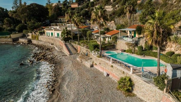 casa indipendente in vendita a Bordighera