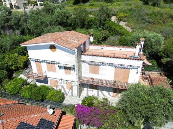 casa indipendente in vendita a Bordighera