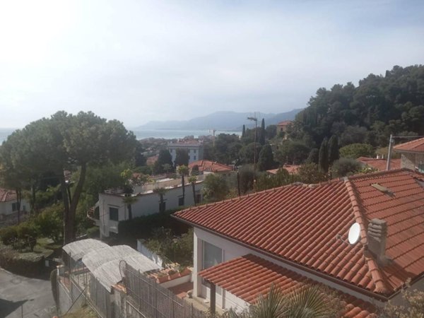 casa indipendente in vendita a Bordighera