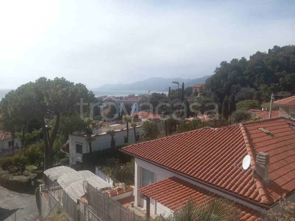 casa indipendente in vendita a Bordighera
