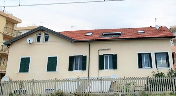 casa indipendente in vendita a Bordighera