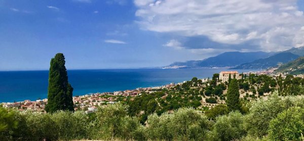 casa indipendente in vendita a Bordighera