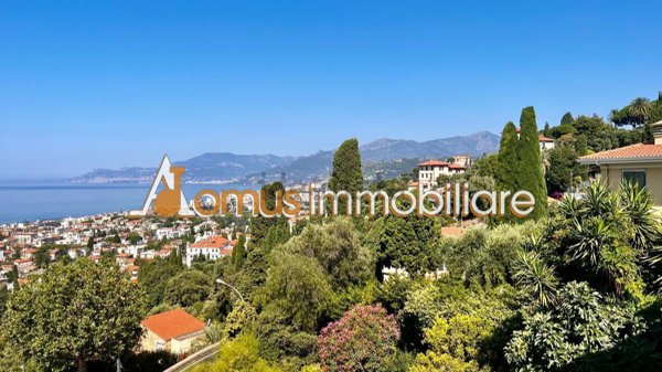 casa indipendente in vendita a Bordighera