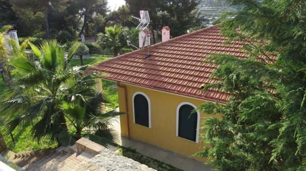 casa indipendente in vendita a Bordighera