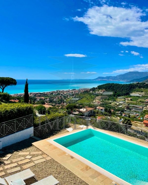casa indipendente in vendita a Bordighera
