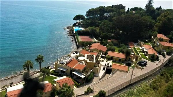 casa indipendente in vendita a Bordighera