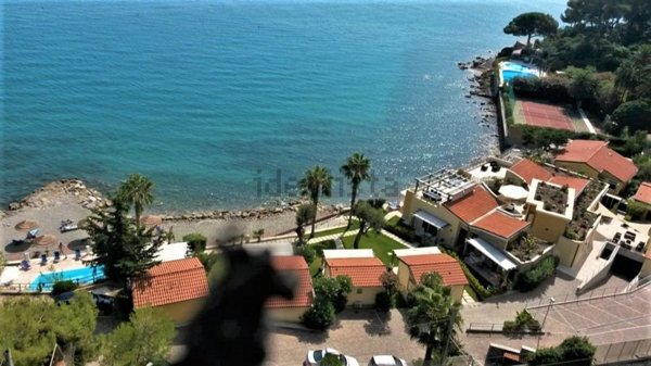 casa indipendente in vendita a Bordighera