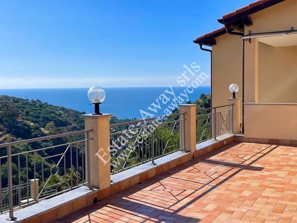 casa indipendente in vendita a Bordighera