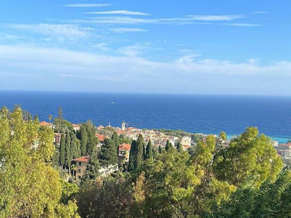 casa indipendente in vendita a Bordighera