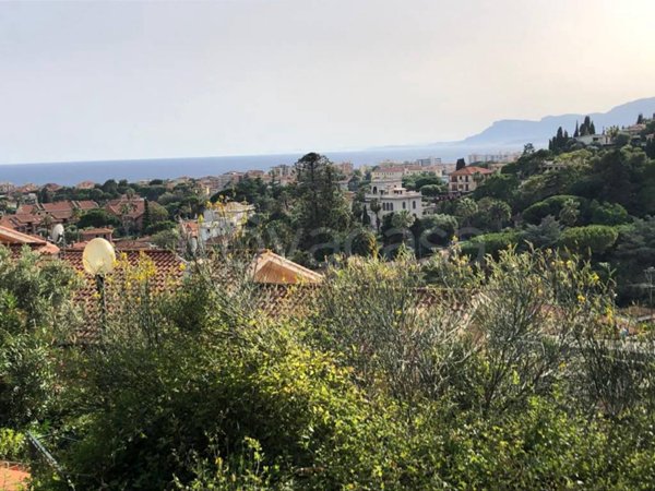 casa indipendente in vendita a Bordighera