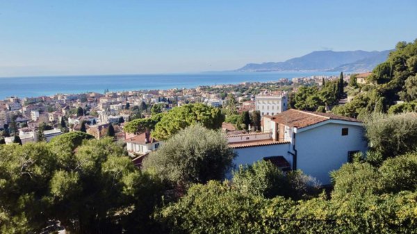casa indipendente in vendita a Bordighera