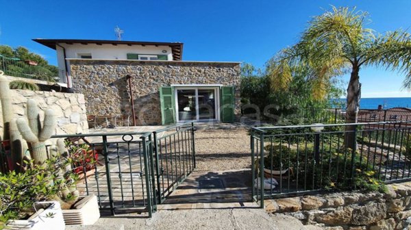casa indipendente in vendita a Bordighera