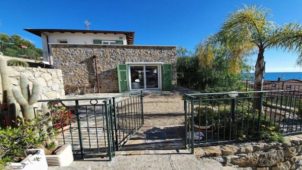 casa indipendente in vendita a Bordighera
